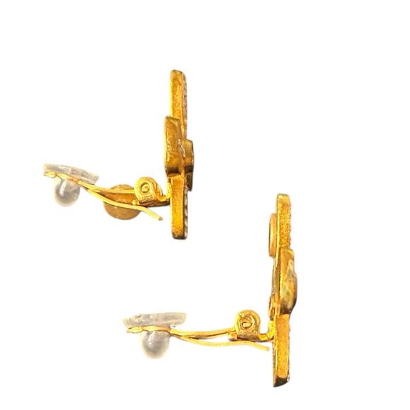 Chanel Gold Plated Clover Clip on Earrings Crystal accents vintage - Picture 7 of 10